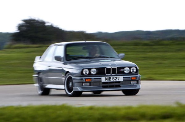 Не важно какво правиш, а как го правиш. Няма по-добро олицетворение на тази фраза от оригинален M3. Превъзходен двигател , перфектен баланс, страхотно изживяване.